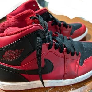 Nike Air Jordan 1 Mid Reverse Bred Men's 8.5 Red/Black ~Good Condition!